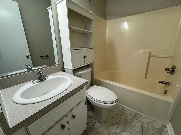313 E Washington Ave — Photo 7