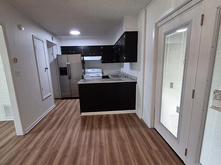 852 Garnet St — Photo 4