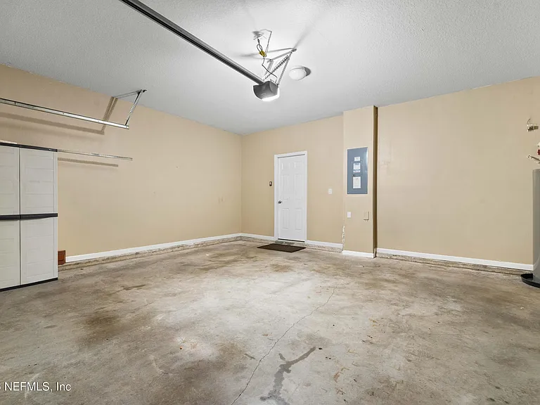 3897 Lionheart Dr — Photo 31