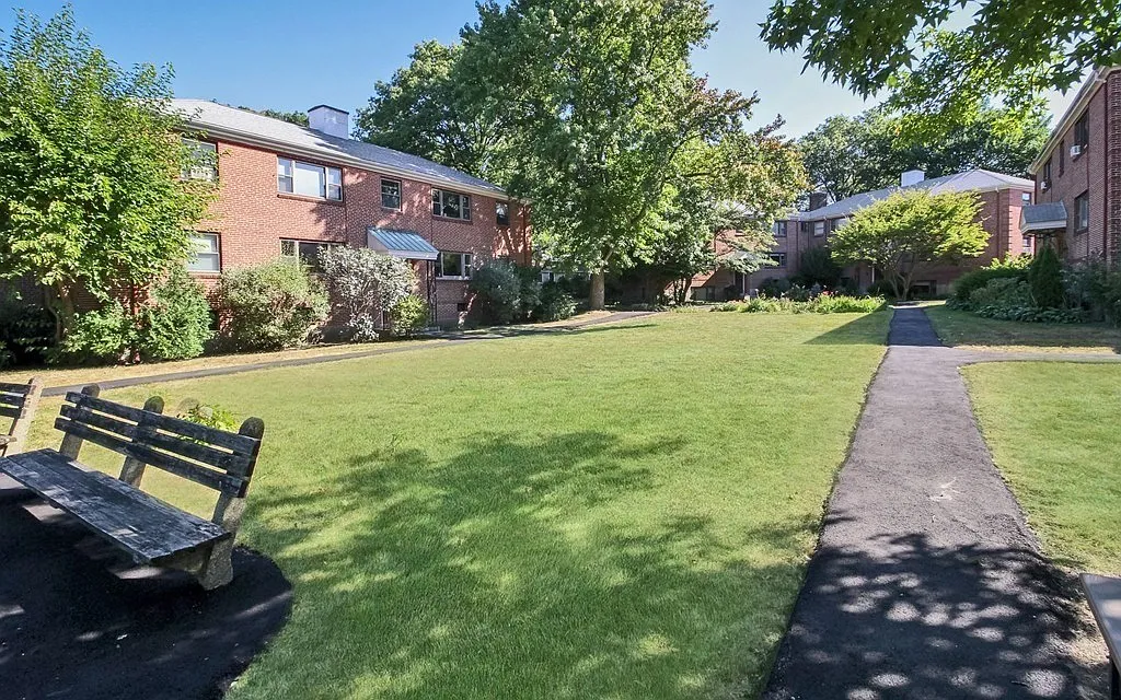 2 bed, 1.0 bath, 642 sqft, $2,650 — Photo 2
