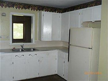 4th image of 582 Buffalo St
