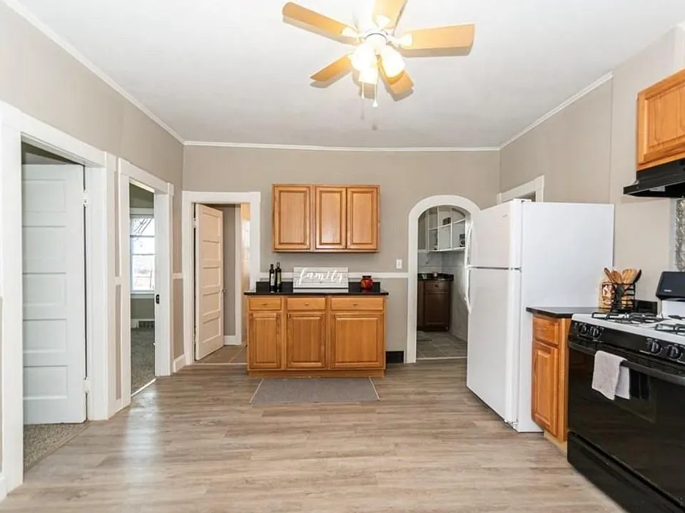 7 Bunker Hill Ave