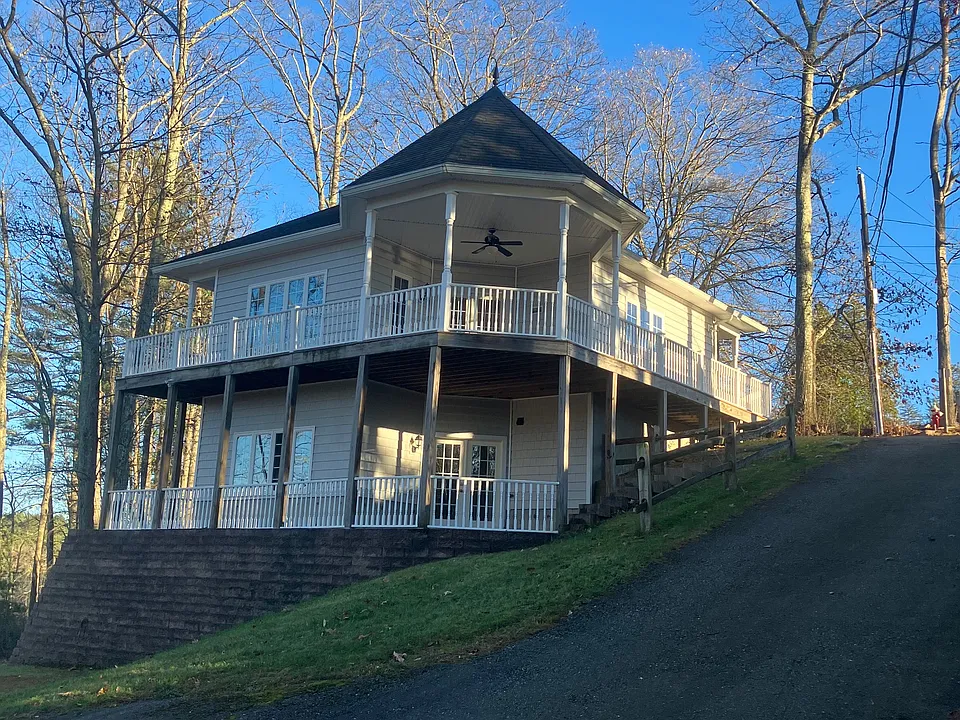 89 Lake View Ave