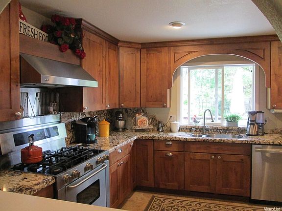 3rd image of 4164 Helen Ln