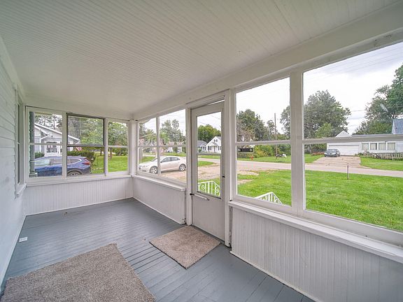 5th image of 836 Concord Blvd