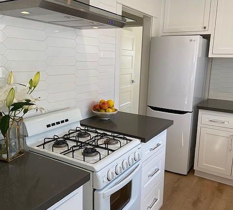 3rd image of 4284 Rosewood Ave #1/2