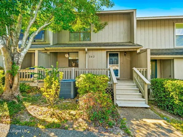 242 Highpoint Dr, Diamondhead, MS 39525