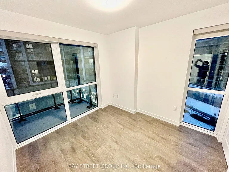 75 Oneida Cres #703 — Photo 7