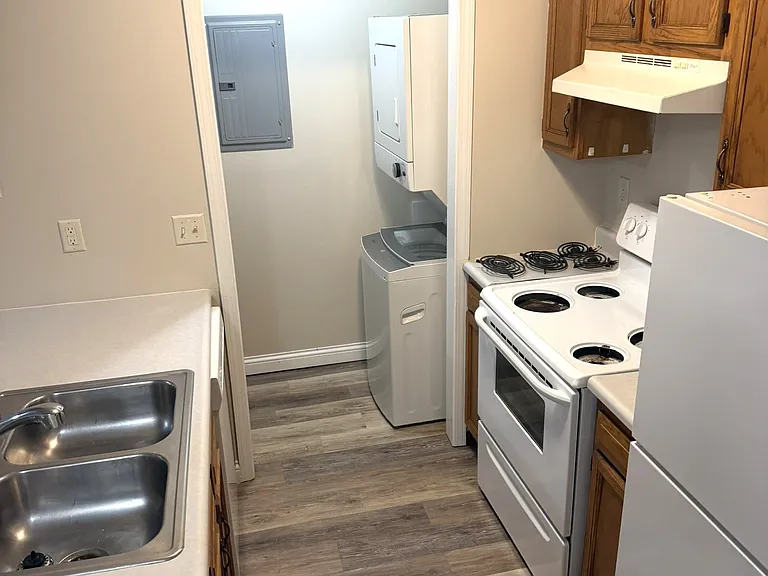 2130 Banstead Ct — Photo 3