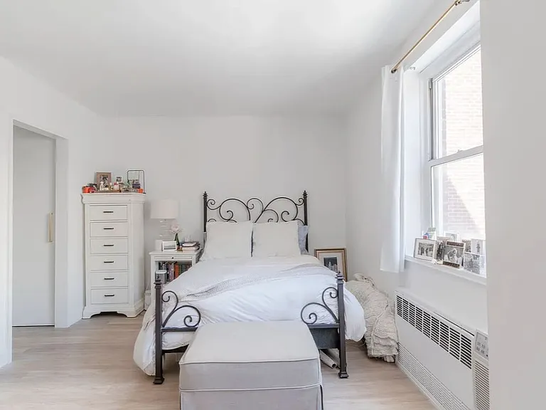 170 W 23rd St #5Y — Photo 5