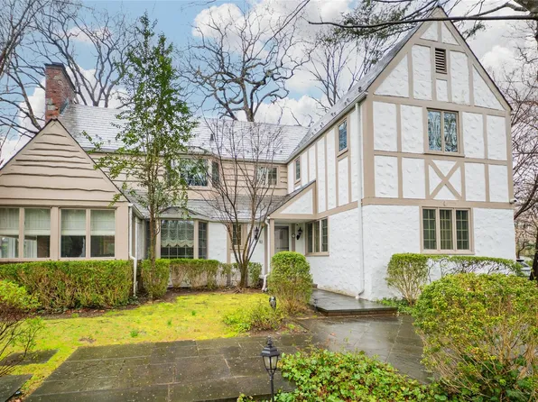 20 Sussex Road, Great Neck, NY 11020