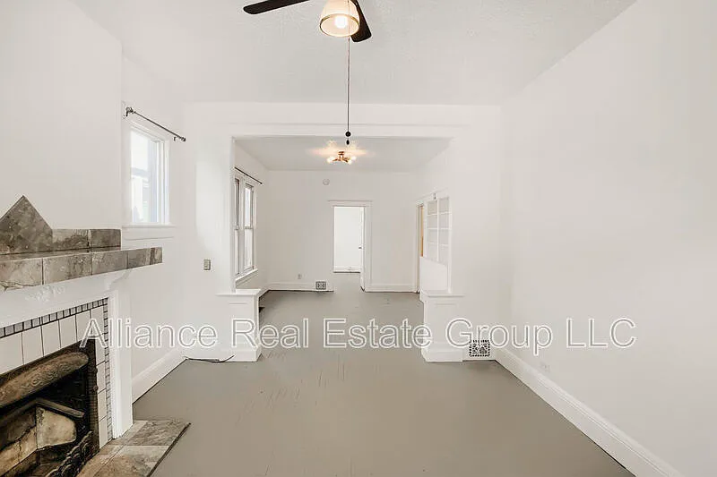 2 bed, 1.0 bath, 935 sqft, $1,900 — Photo 4