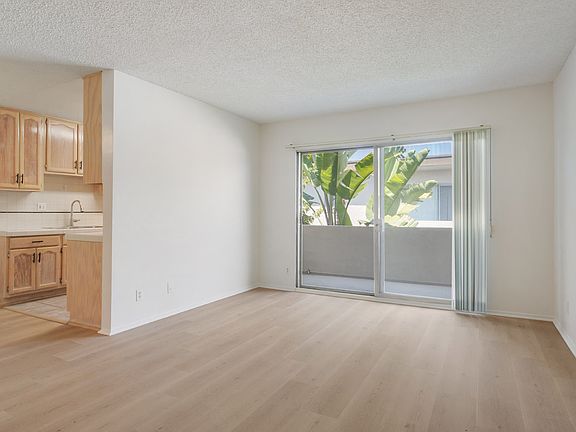 4th image of 1324 Barry Ave APT 6