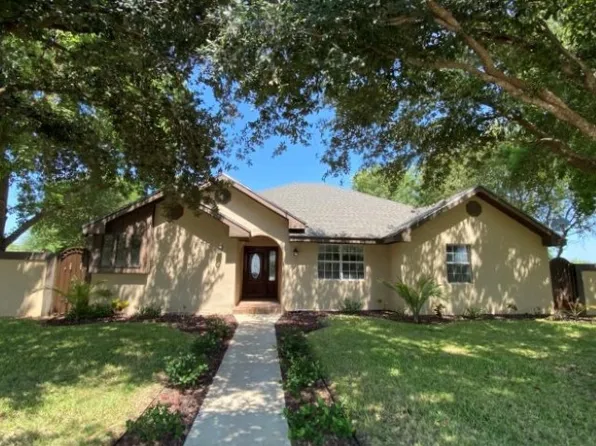 1105 Mahogany Ave, Zapata, TX 78076