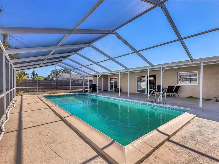 3425 Fairview Dr — Photo 40