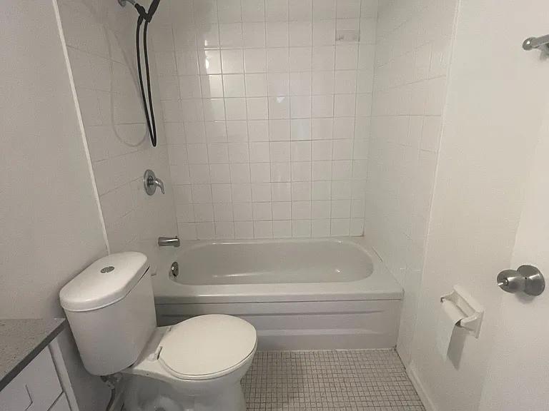 123 Bloor St W #307 — Photo 8