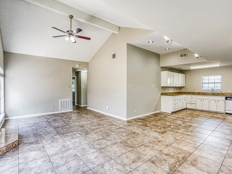 6395 Crossway Dr — Photo 4