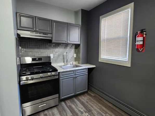 425 Martin Luther King Jr Drive image 2 of 10