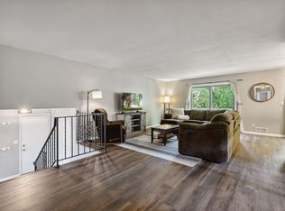 8735 Leeward Cir, Eden Prairie, MN 55344