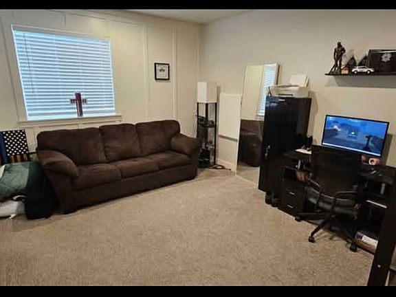 5th image of 261 S Aspen Way #261