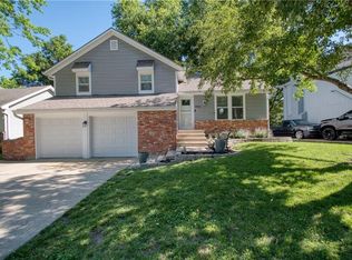 1912 E Mohawk Cir, Olathe, KS 66062