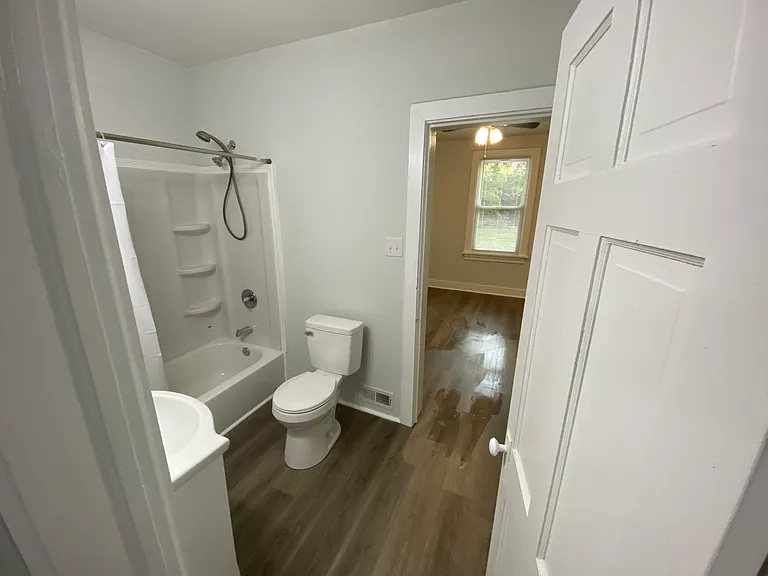 2722 Clifton Ave — Photo 10