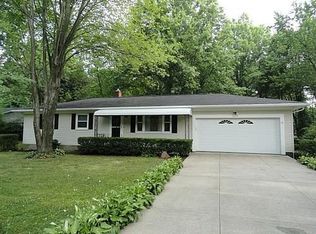2055 Maplewood Rd, Stow, OH 44224
