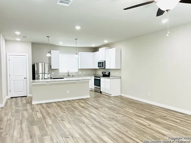 21518 James Charles — Photo 10