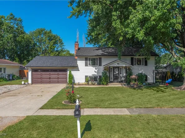 960 Stark St, Sheffield Lake, OH 44054