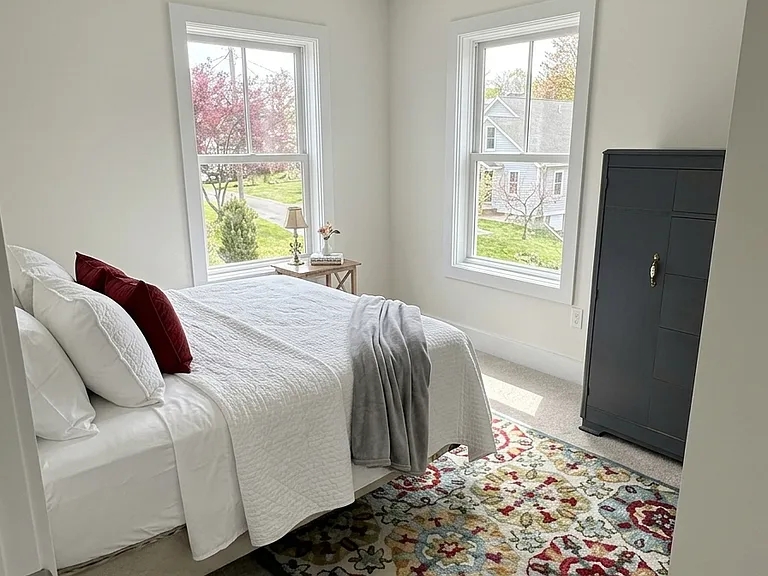 77 Reeves Ave — Photo 5