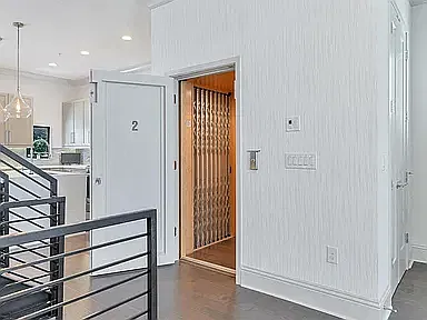 3 bed, 2430 sqft, $7,000 — Photo 4