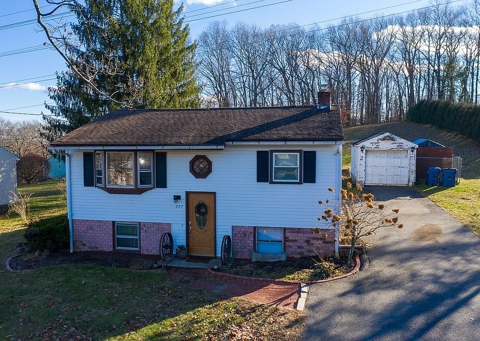 1st image of 207 Labelle St