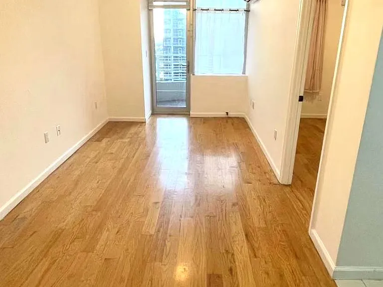 37-20 Prince St #12H — Photo 3