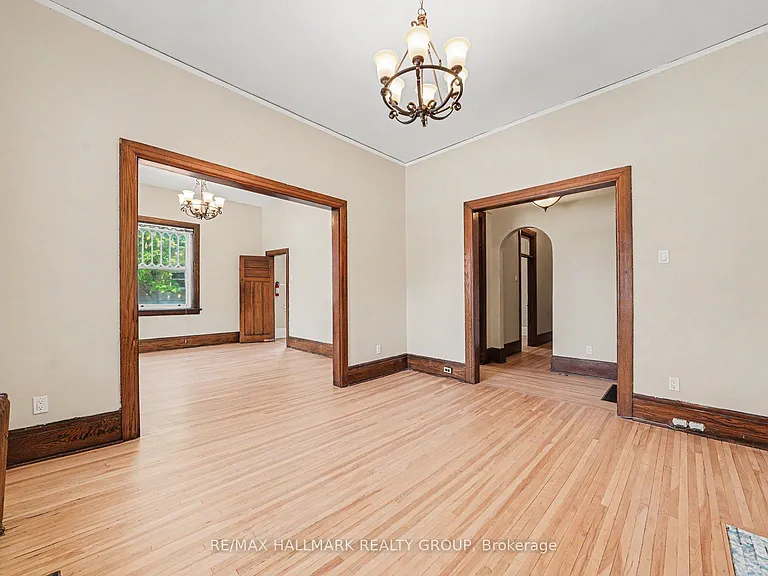 413 Elgin St #1 — Photo 9
