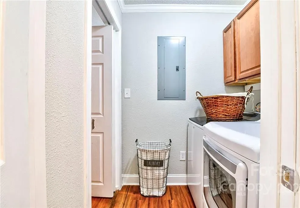 3 bed, 1058 sqft, $1,850 — Photo 2