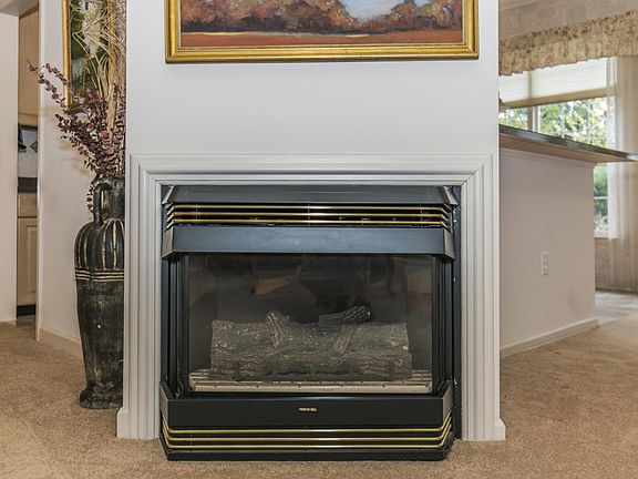 5th image of 27 Greensprings Dr