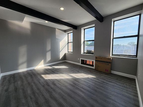 4th image of 69 Sparta Ave #319