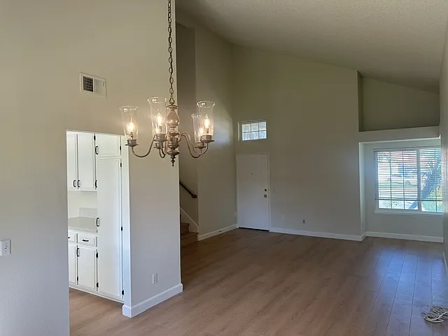 3 bed, 2.5 bath, 1638 sqft, $3,800 — Photo 2