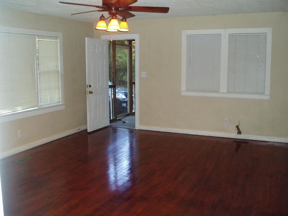 2nd image of 5881 Cooks Rd SE