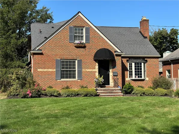 2220 Valley View Dr, Rocky River, OH 44116