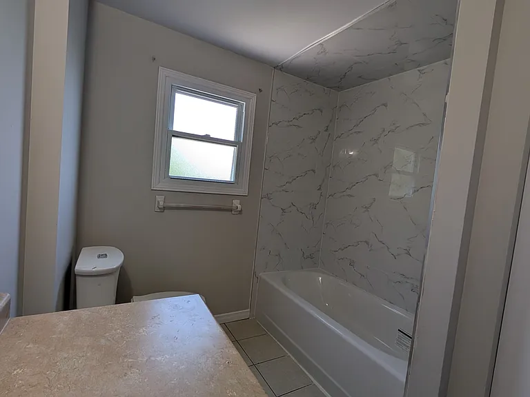 61 Ashley Cres — Photo 16