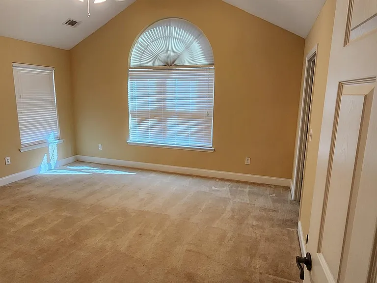 402 Nandina Ct — Photo 13