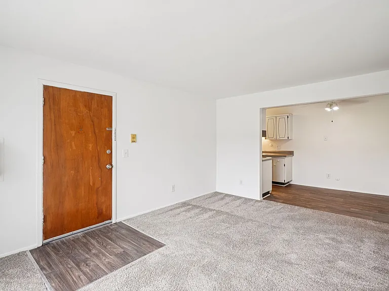 Outer Drive Manor Apartments — Photo 37