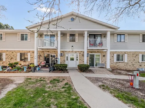 1226 E Decorah ROAD, West Bend, WI 53095