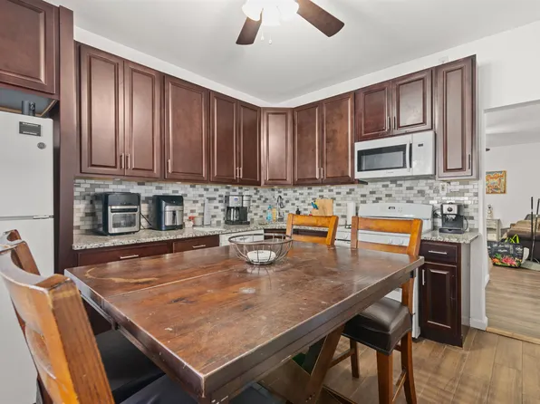 81 Humphrey Avenue image 2 of 37