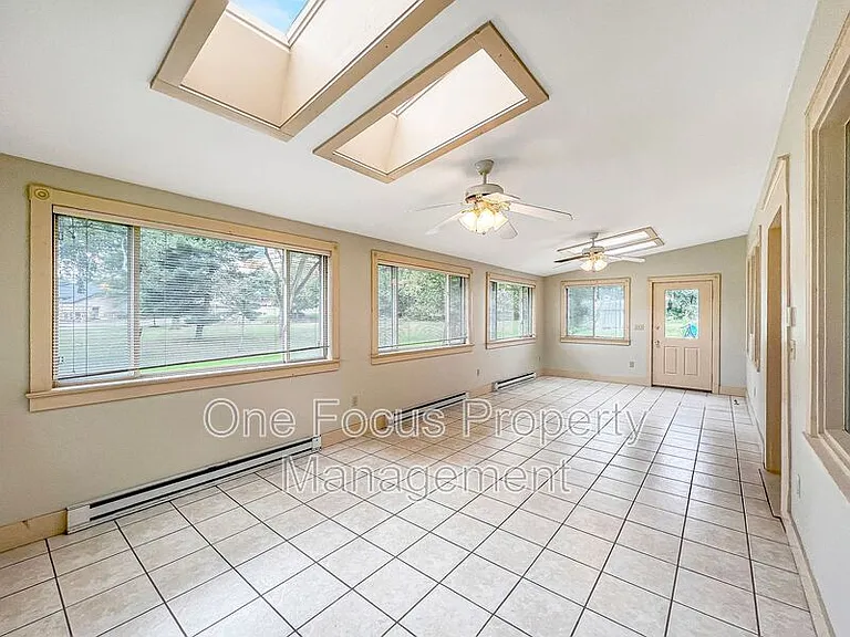 25 N Glenbrook Ave — Photo 2