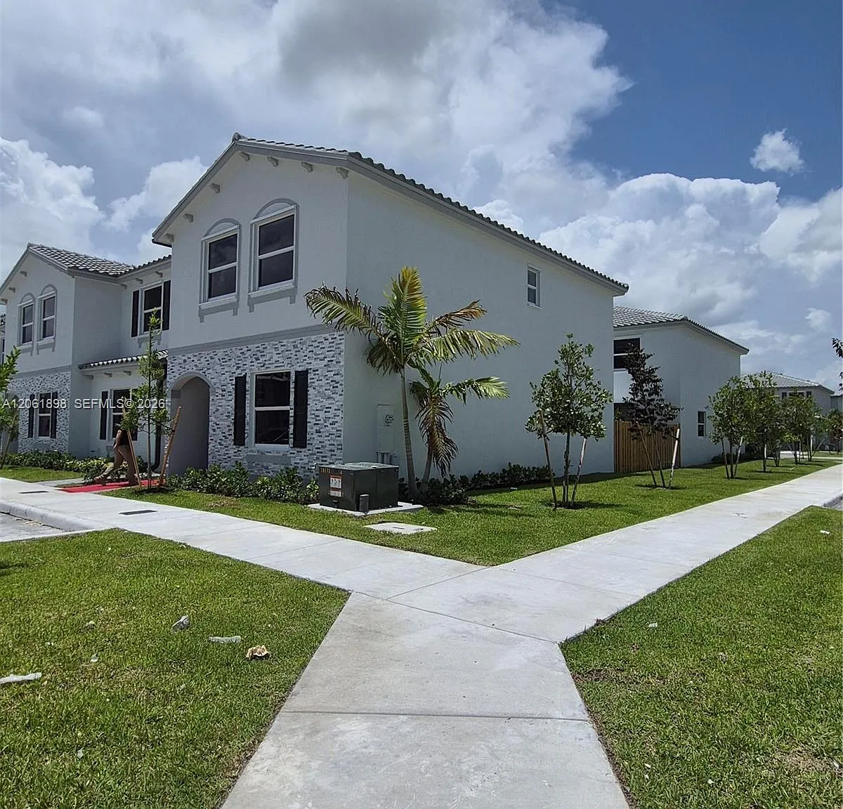 4 bed, 1500 sqft, $2,960 — Photo 1