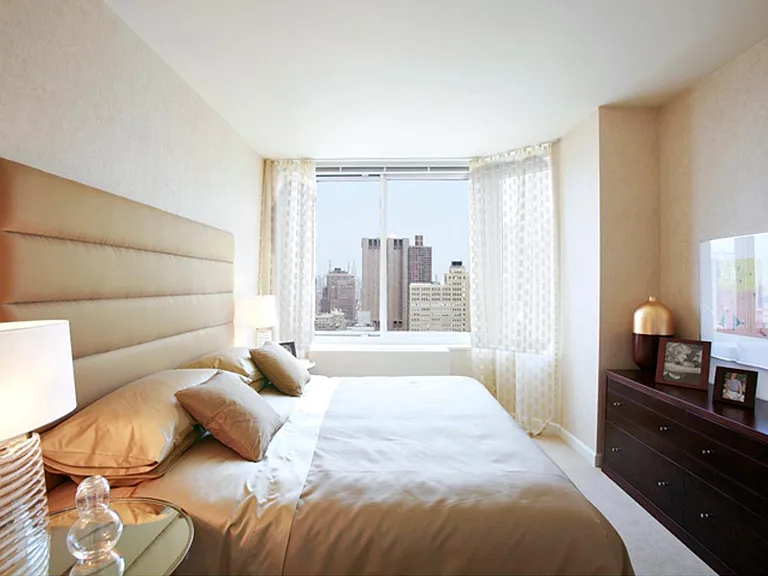 10 Barclay St #42B — Photo 1