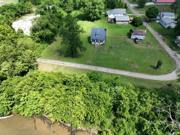 1670 Riverview Dr, Gallipolis, OH 45631