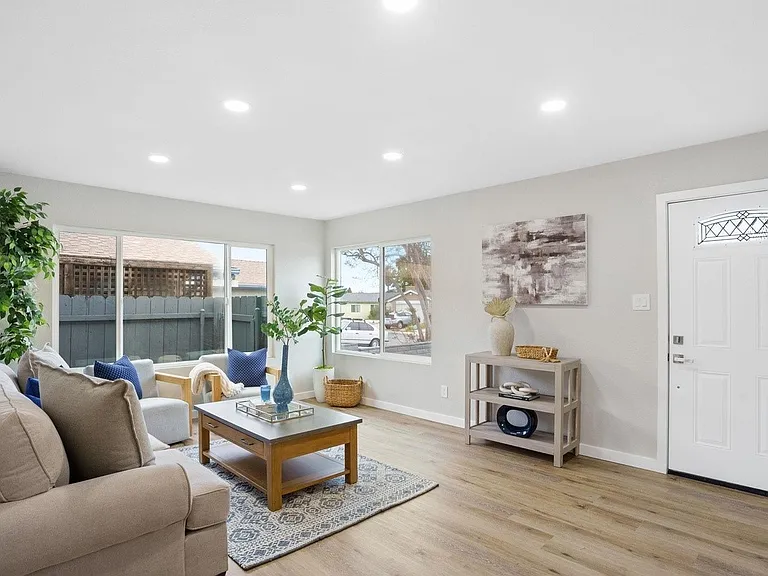 11363 Acrux Dr — Photo 4